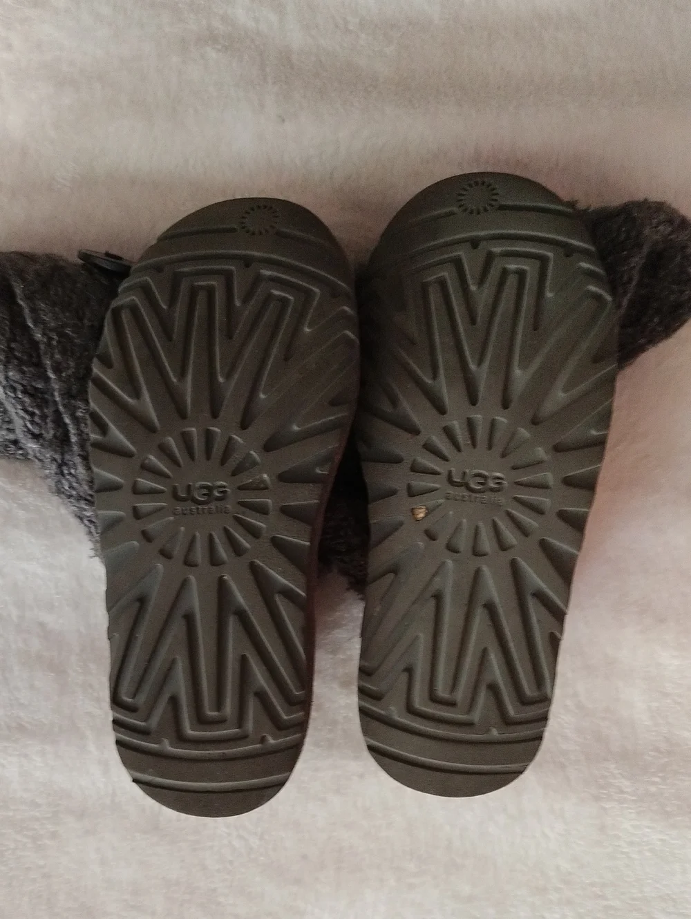 DISCONTINUED Grey Knit Uggs